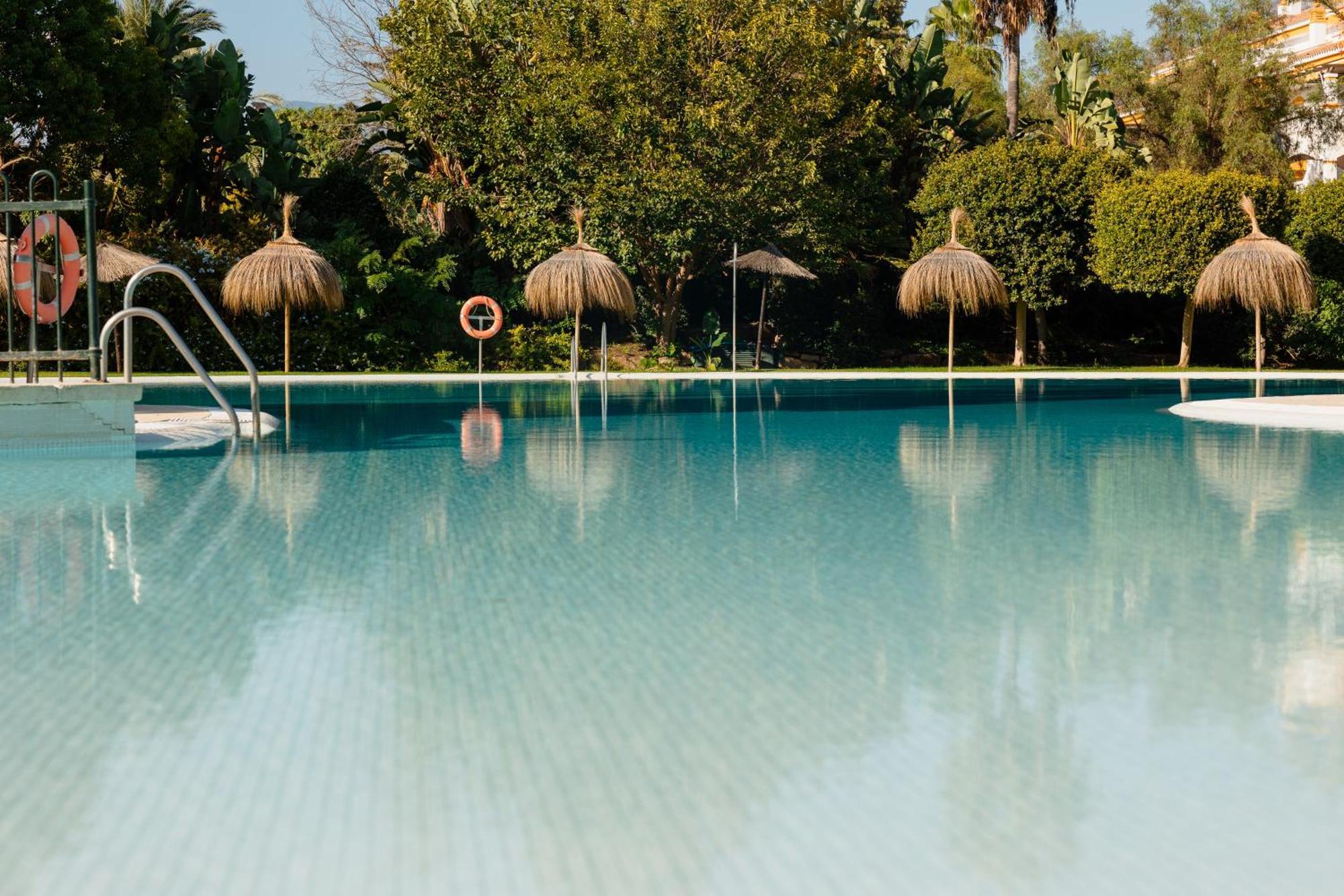 Ground Floor Holiday Apartment With Terrace And Pool In Puerto Banus, Marbella Exteriör bild