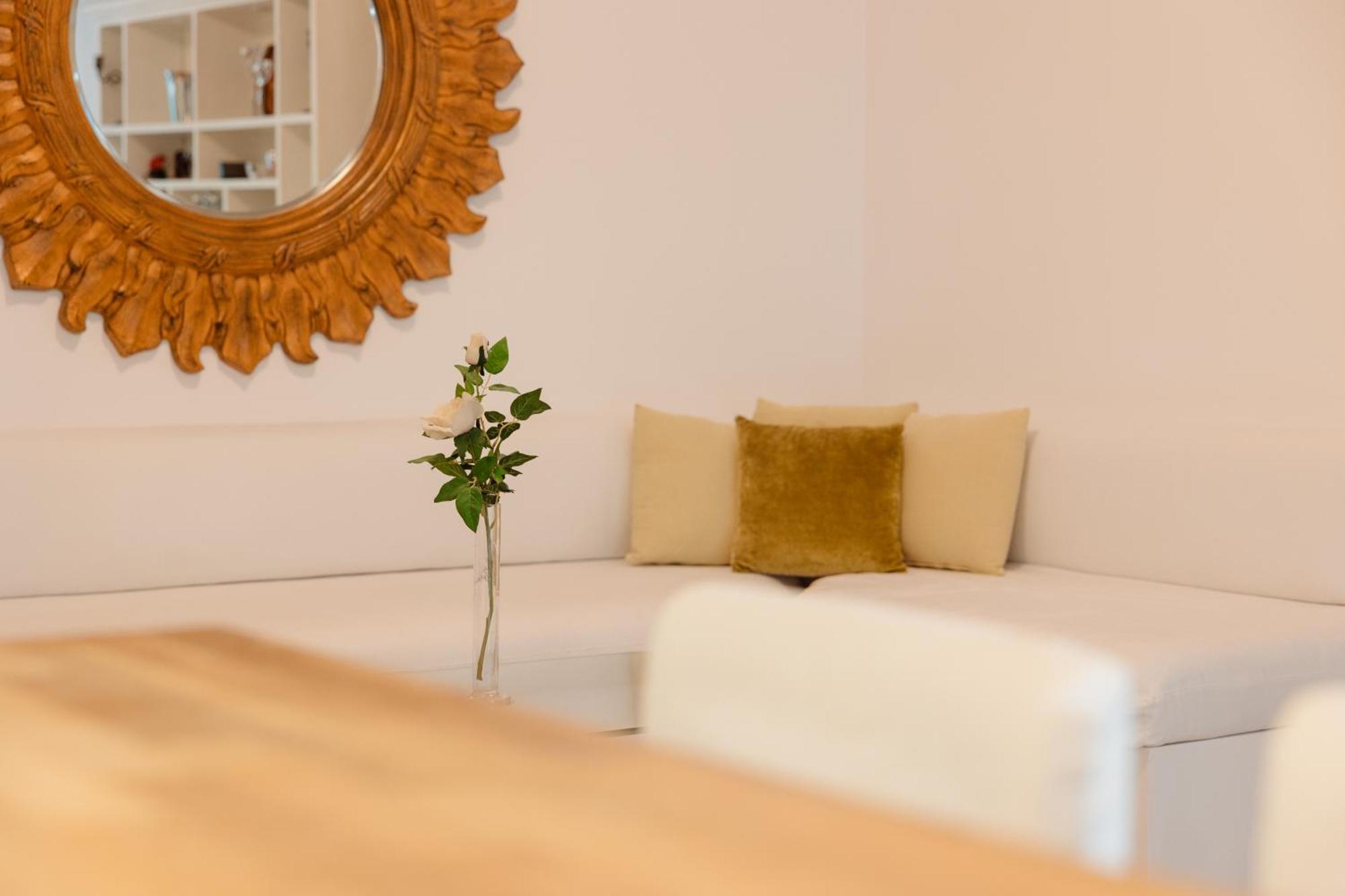 Ground Floor Holiday Apartment With Terrace And Pool In Puerto Banus, Marbella Exteriör bild