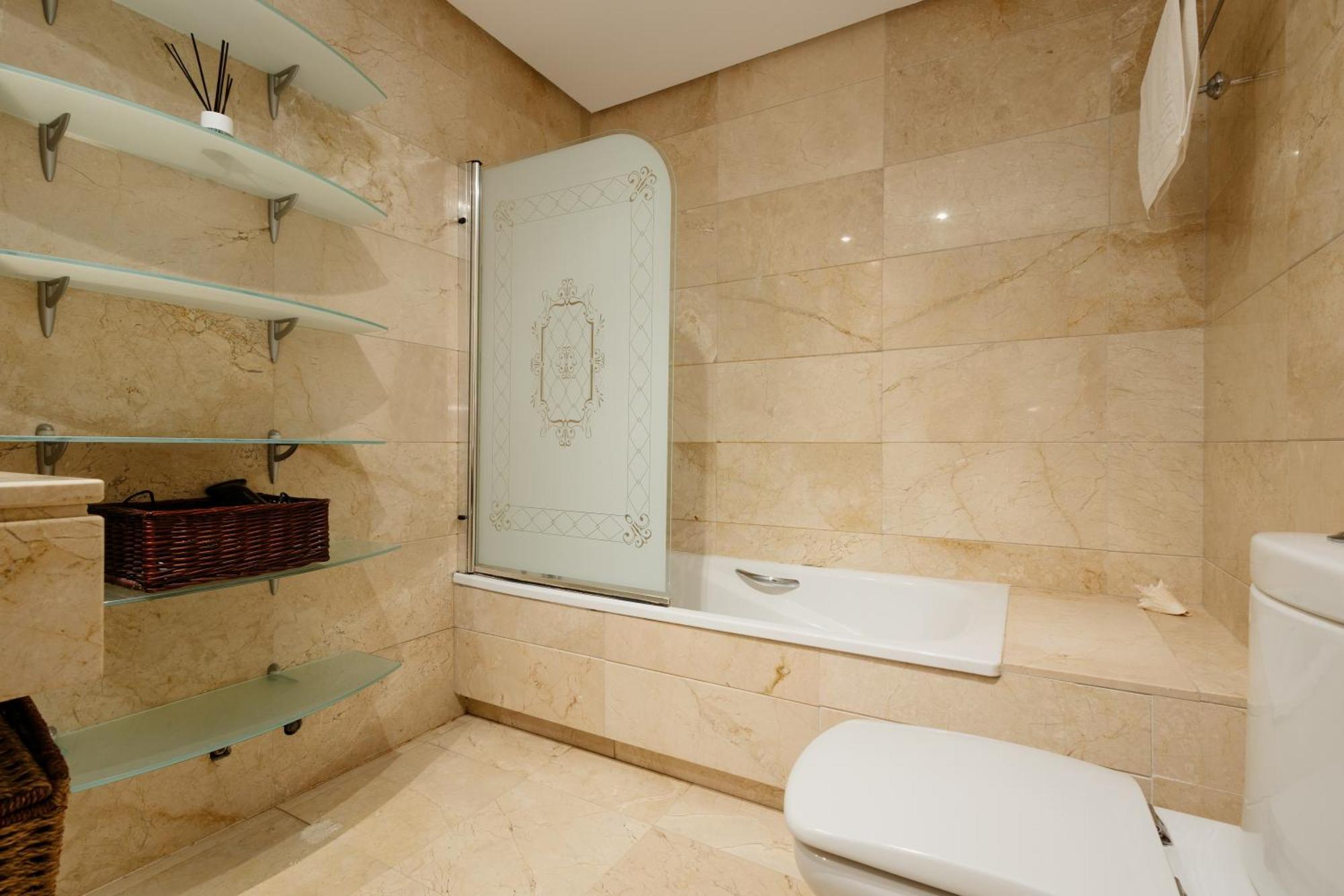 Ground Floor Holiday Apartment With Terrace And Pool In Puerto Banus, Marbella Exteriör bild