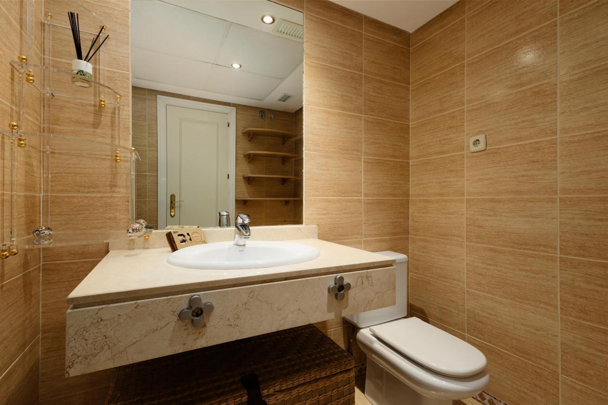 Ground Floor Holiday Apartment With Terrace And Pool In Puerto Banus, Marbella Exteriör bild