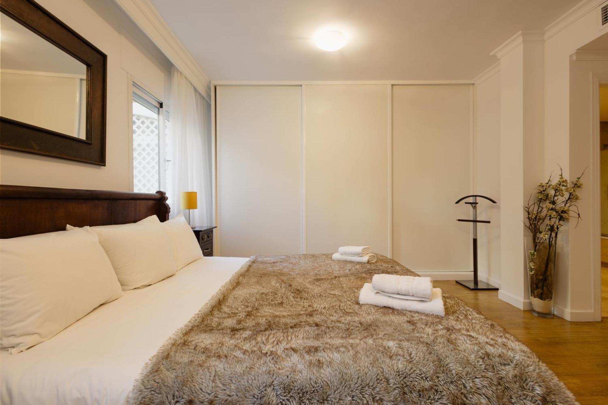 Ground Floor Holiday Apartment With Terrace And Pool In Puerto Banus, Marbella Exteriör bild
