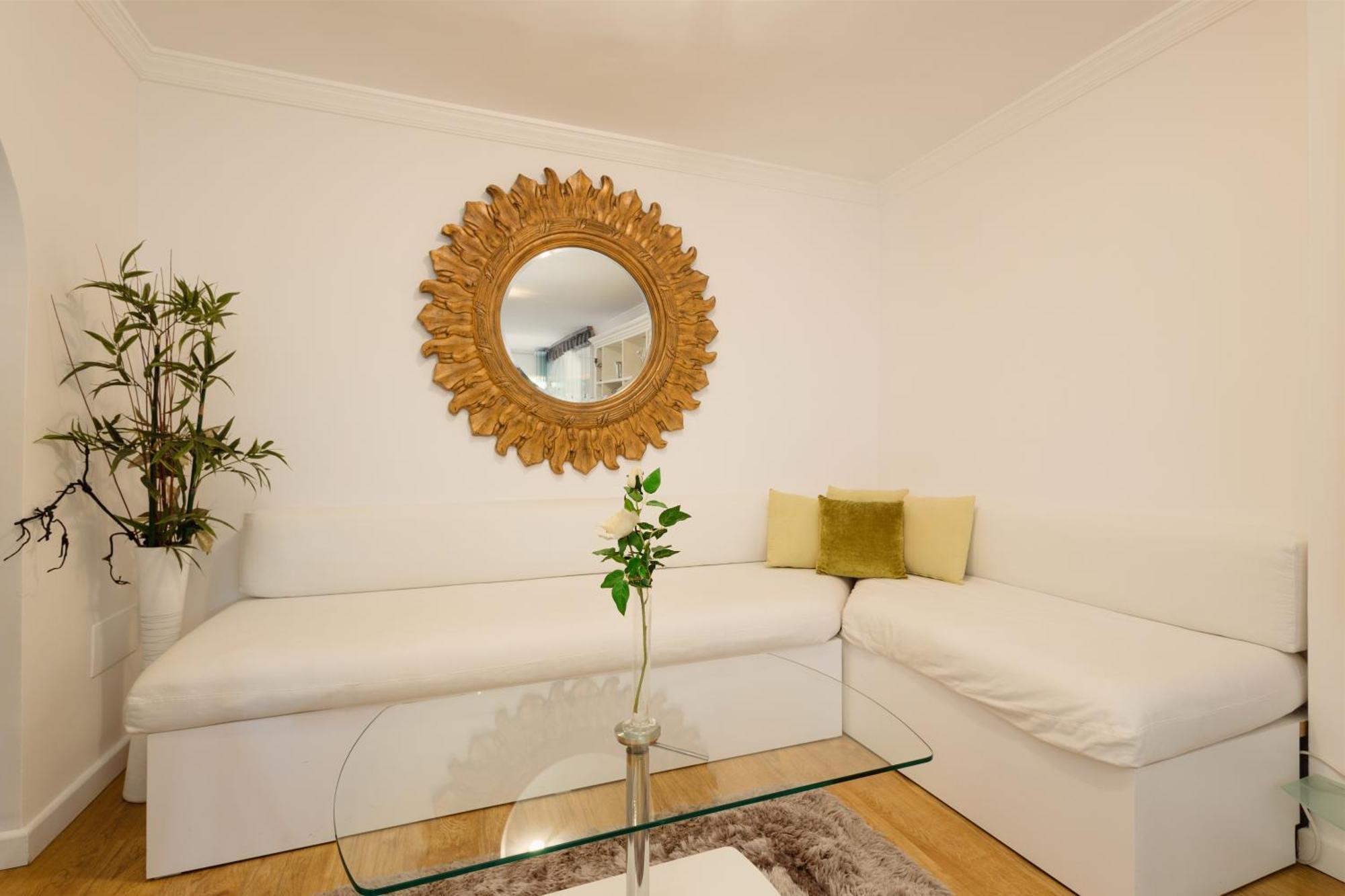 Ground Floor Holiday Apartment With Terrace And Pool In Puerto Banus, Marbella Exteriör bild