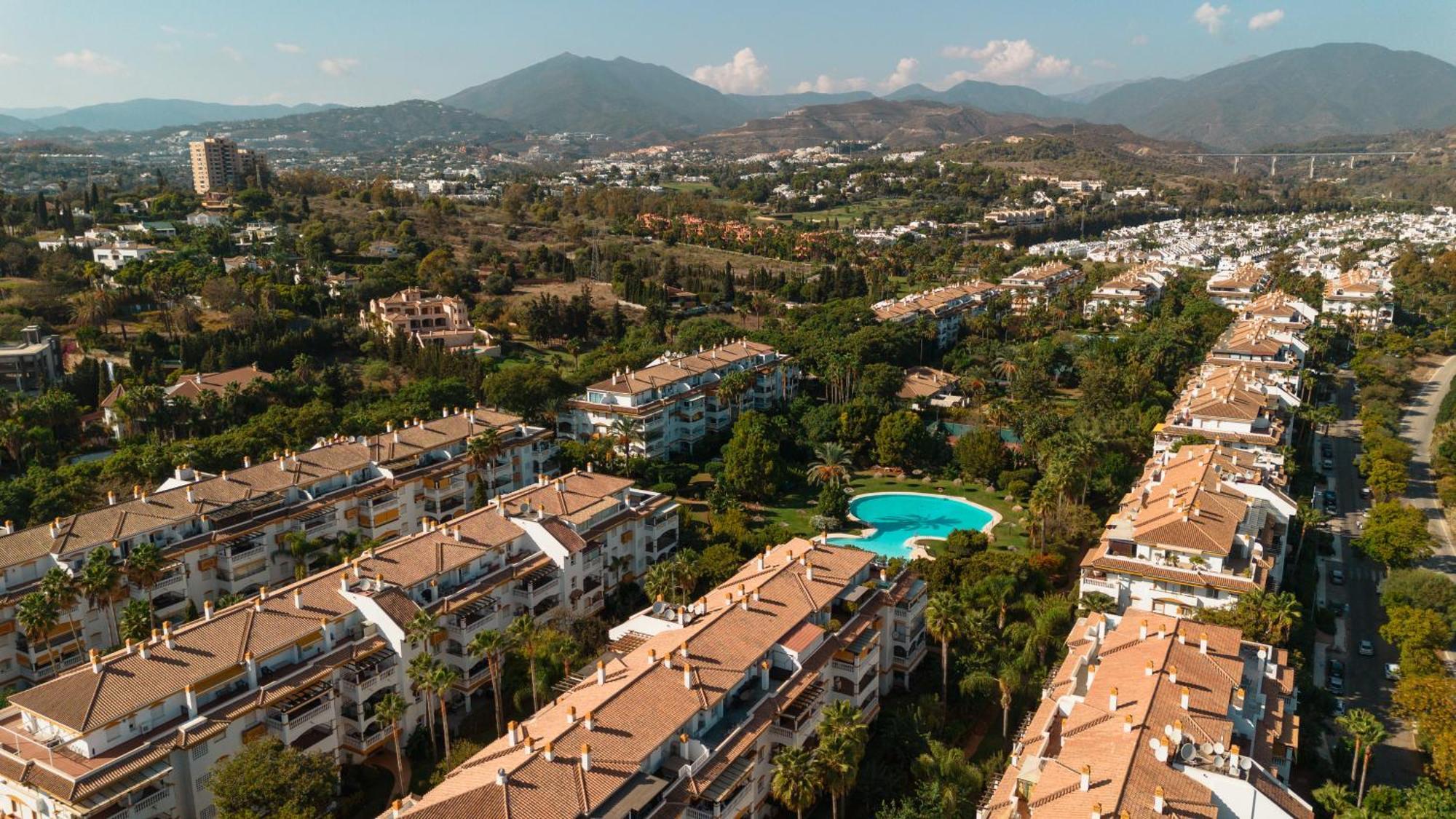 Ground Floor Holiday Apartment With Terrace And Pool In Puerto Banus, Marbella Exteriör bild