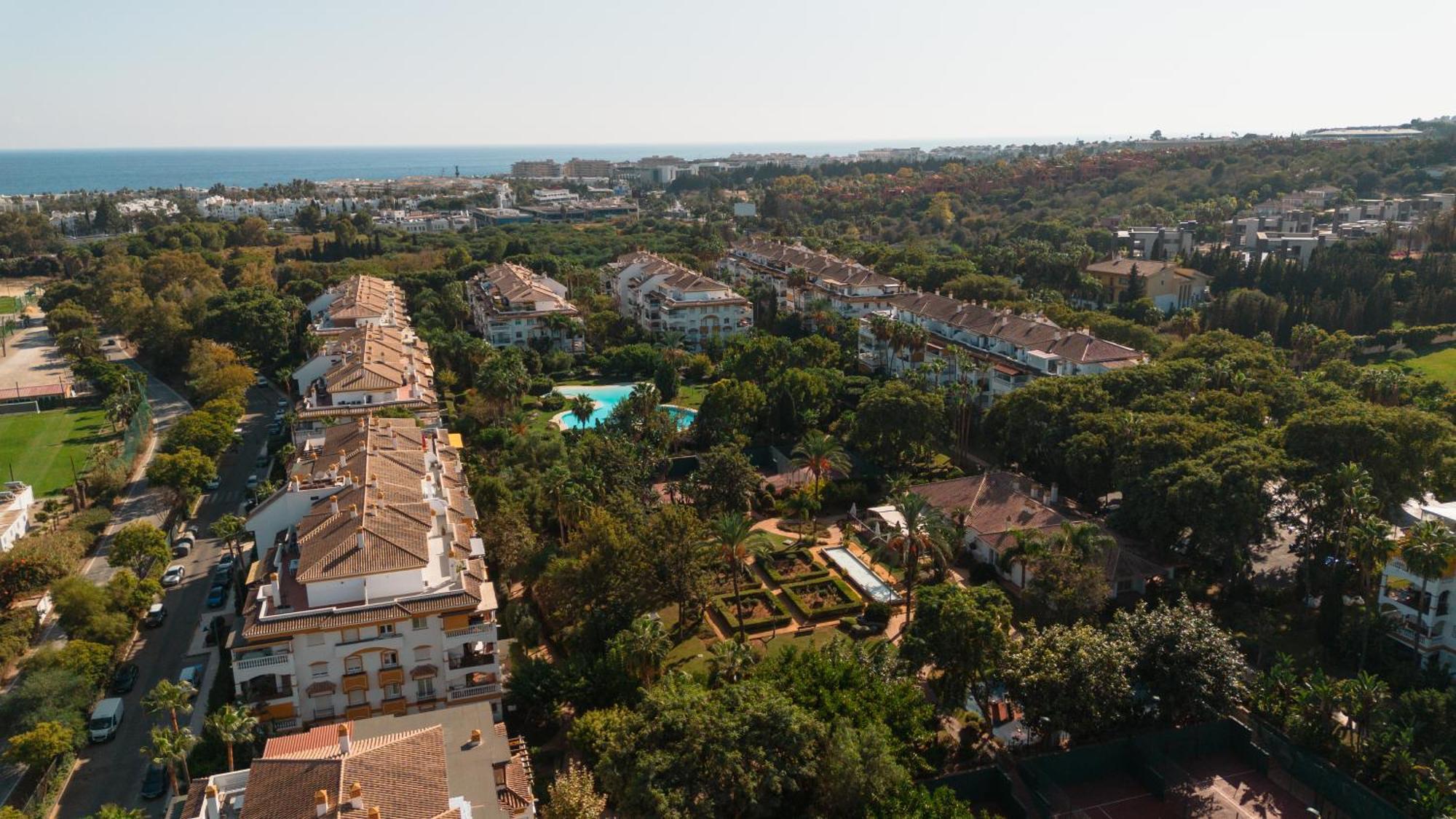 Ground Floor Holiday Apartment With Terrace And Pool In Puerto Banus, Marbella Exteriör bild