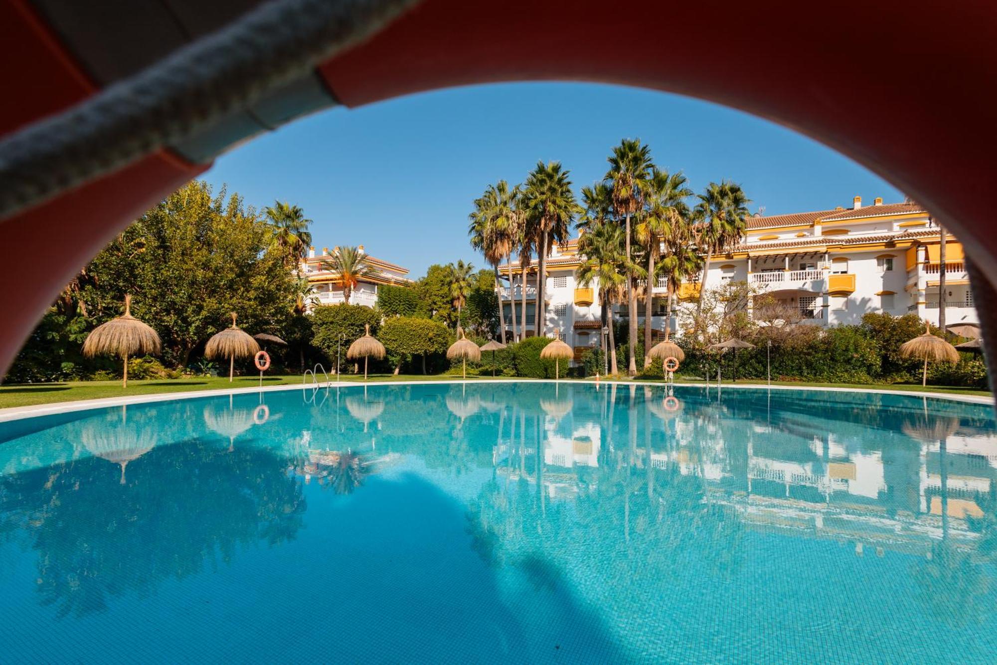 Ground Floor Holiday Apartment With Terrace And Pool In Puerto Banus, Marbella Exteriör bild