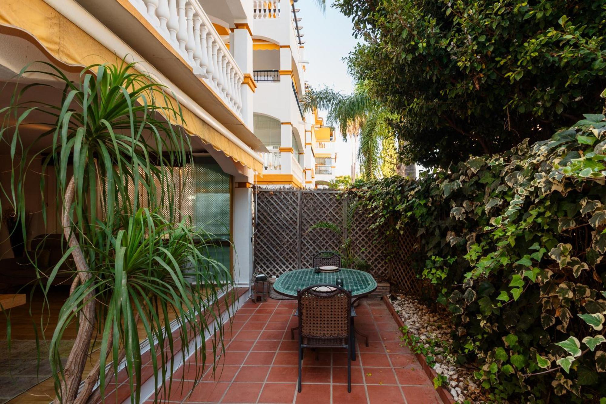 Ground Floor Holiday Apartment With Terrace And Pool In Puerto Banus, Marbella Exteriör bild